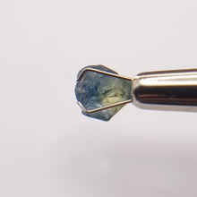 Load image into Gallery viewer, R377 Australian Sapphire facet rough 1.9cts
