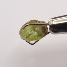 Load image into Gallery viewer, R378 Australian Sapphire facet rough 2.3cts
