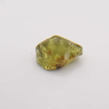 Load image into Gallery viewer, R381 Australian Sapphire facet rough 2.15cts
