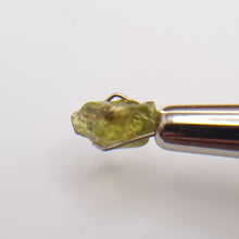 Load image into Gallery viewer, R381 Australian Sapphire facet rough 2.15cts
