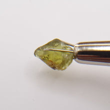 Load image into Gallery viewer, R381 Australian Sapphire facet rough 2.15cts
