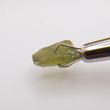 Load image into Gallery viewer, R385 Australian Sapphire facet rough 3.8cts
