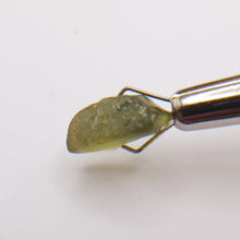 Load image into Gallery viewer, R385 Australian Sapphire facet rough 3.8cts
