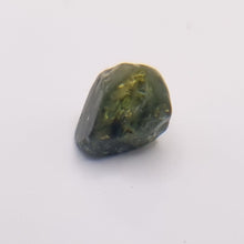 Load image into Gallery viewer, R386 Australian Sapphire facet rough 2.8cts
