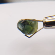 Load image into Gallery viewer, R386 Australian Sapphire facet rough 2.8cts

