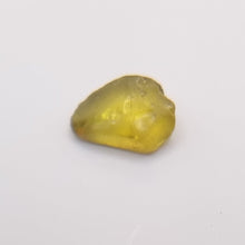 Load image into Gallery viewer, R387 Australian Sapphire facet rough 2.45cts
