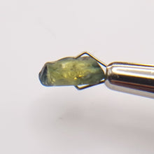 Load image into Gallery viewer, R389 Australian Sapphire facet rough 3.4cts
