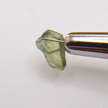 Load image into Gallery viewer, R390 Australian Sapphire facet rough 1.6cts
