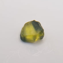 Load image into Gallery viewer, R394 Australian Sapphire facet rough 2.1cts
