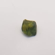 Load image into Gallery viewer, R406 Australian Sapphire facet rough 2.0cts
