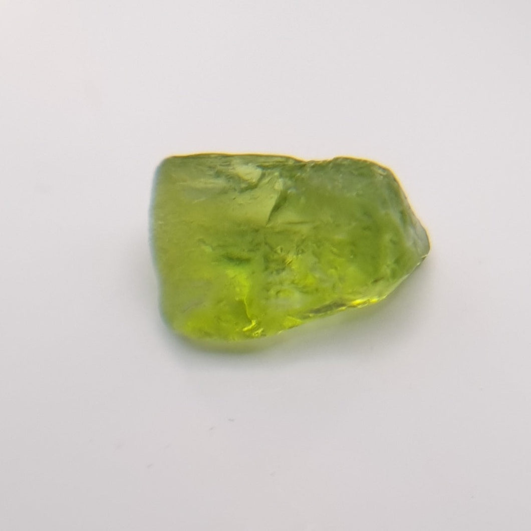 R454 Peridot facet rough 6.3cts