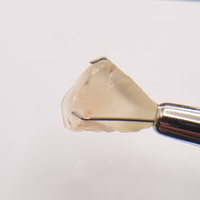 Load image into Gallery viewer, R456 Oregon Sunstone Feldspar facet rough 7.6cts
