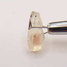 Load image into Gallery viewer, R459 Oregon Sunstone facet rough 4.1cts
