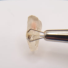 Load image into Gallery viewer, R459 Oregon Sunstone facet rough 4.1cts
