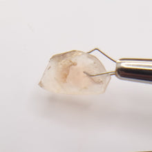 Load image into Gallery viewer, R463 Oregon Sunstone facet rough 5.45cts
