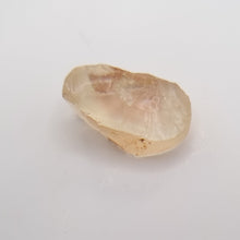 Load image into Gallery viewer, R464 Oregon Sunstone facet rough 8.25cts
