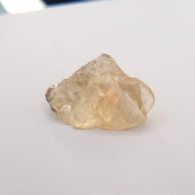 Load image into Gallery viewer, R465 Oregon Sunstone facet rough 12.0cts
