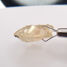 Load image into Gallery viewer, R465 Oregon Sunstone facet rough 12.0cts
