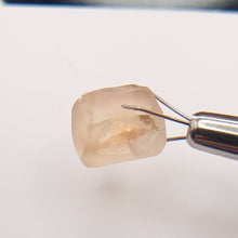 Load image into Gallery viewer, R467 Oregon Sunstone facet rough 5.5cts
