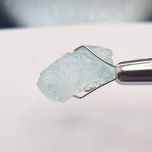 Load image into Gallery viewer, R469 Aquamarine facet rough 10.2cts
