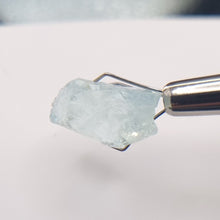 Load image into Gallery viewer, R469 Aquamarine facet rough 10.2cts
