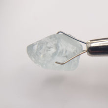 Load image into Gallery viewer, R477 Aquamarine facet rough 8.45cts
