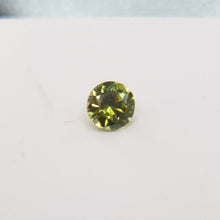 Load image into Gallery viewer, #199 Green Mali Garnet brilliant 0.6cts
