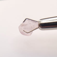 Load image into Gallery viewer, R481 Spinel facet rough 1.95cts
