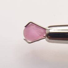 Load image into Gallery viewer, R484 Spinel facet rough 1.25cts
