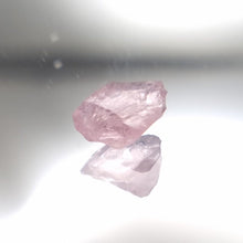 Load image into Gallery viewer, R490 Spinel facet rough 1.4cts
