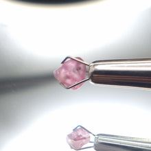 Load image into Gallery viewer, R491 Spinel facet rough 1.2cts
