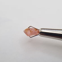 Load image into Gallery viewer, R503 Spinel facet rough 1.85cts
