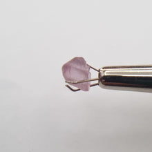 Load image into Gallery viewer, R505 Spinel facet rough 1.45cts
