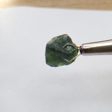 Load image into Gallery viewer, R539 Tourmaline facet rough 7.6cts
