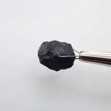 Load image into Gallery viewer, R525 Australian Spinel facet rough 15.5cts
