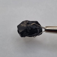 Load image into Gallery viewer, R526 Australian Spinel facet rough 25.9cts
