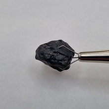 Load image into Gallery viewer, R526 Australian Spinel facet rough 25.9cts
