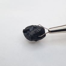 Load image into Gallery viewer, R529 Australian Spinel facet rough 21.8cts
