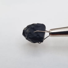 Load image into Gallery viewer, R530 Australian Spinel facet rough 11.5cts
