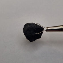 Load image into Gallery viewer, R533 Australian Spinel facet rough 36.5cts
