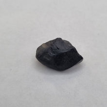 Load image into Gallery viewer, R534 Australian Spinel facet rough 14.9cts
