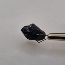 Load image into Gallery viewer, R534 Australian Spinel facet rough 14.9cts
