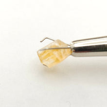 Load image into Gallery viewer, R561 Citrine facet rough 2.5cts
