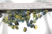 Load image into Gallery viewer, M002 Australian sapphire melee facet rough 1-1.49ct pieces, 5ct blind pour
