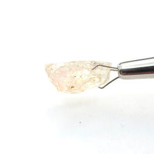 Load image into Gallery viewer, R605 Oregon Sunstone facet rough 8.1cts
