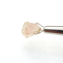 Load image into Gallery viewer, R606 Oregon Sunstone facet rough 5.5cts
