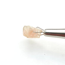 Load image into Gallery viewer, R606 Oregon Sunstone facet rough 5.5cts
