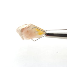 Load image into Gallery viewer, R609 Oregon Sunstone facet rough 8.4cts
