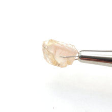 Load image into Gallery viewer, R610 Oregon Sunstone facet rough 4.35cts
