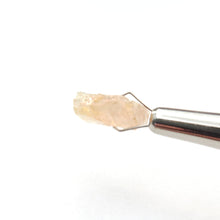 Load image into Gallery viewer, R610 Oregon Sunstone facet rough 4.35cts
